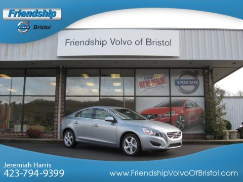 Electric Silver Metallic Volvo S60 T5.  Click to enlarge.