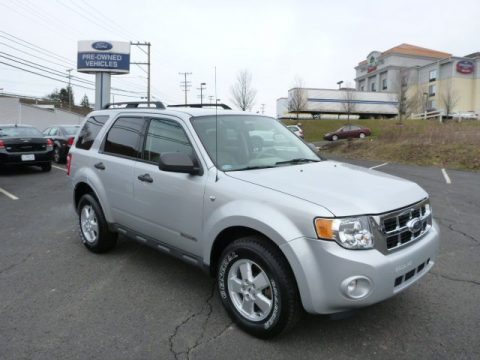 Silver Metallic Ford Escape XLT V6 4WD.  Click to enlarge.