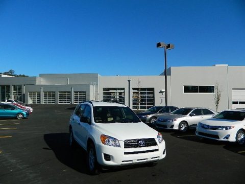 Super White Toyota RAV4 I4.  Click to enlarge.