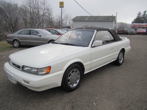 White Infiniti M 30 Convertible.  Click to enlarge.