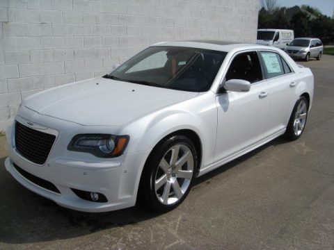 Ivory Tri-Coat Pearl Chrysler 300 SRT8.  Click to enlarge.