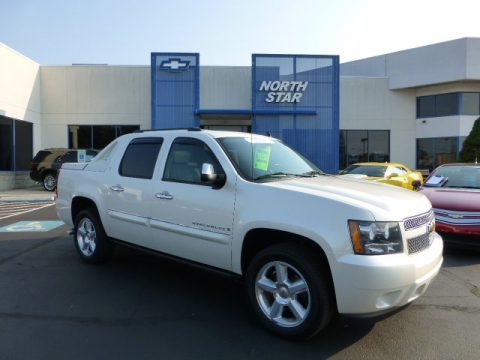 White Diamond Tricoat Chevrolet Avalanche LTZ 4x4.  Click to enlarge.