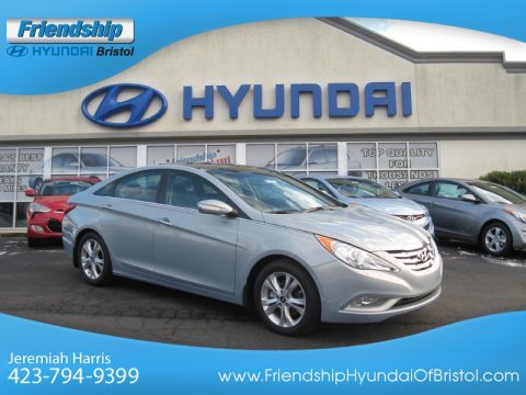 Iridescent Silver Blue Pearl Hyundai Sonata SE.  Click to enlarge.