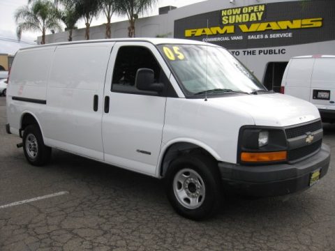 Summit White Chevrolet Express 2500 Cargo Van.  Click to enlarge.