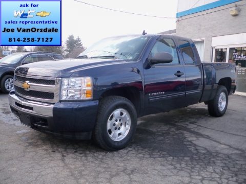Imperial Blue Metallic Chevrolet Silverado 1500 LT Extended Cab 4x4.  Click to enlarge.