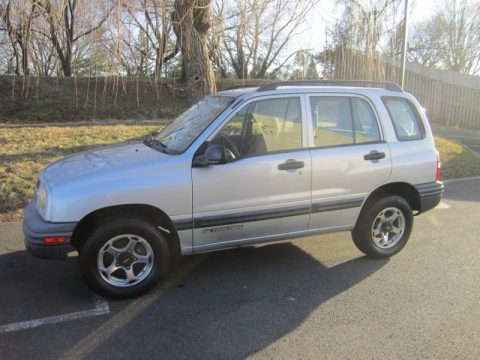 Silver Metallic Chevrolet Tracker 4WD Hard Top. Click to enlarge. Silver Metallic Chevrolet Tracker 4WD Hard Top. Click to enlarge.