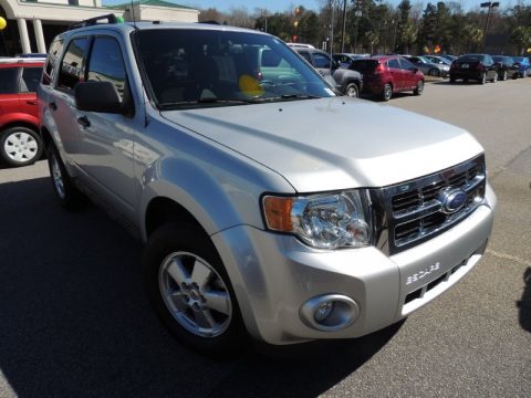 Ingot Silver Metallic Ford Escape XLT.  Click to enlarge.