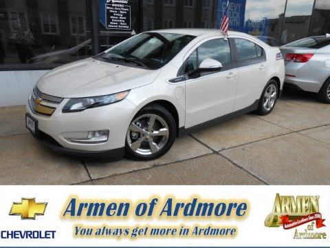 White Diamond Tricoat Chevrolet Volt .  Click to enlarge.