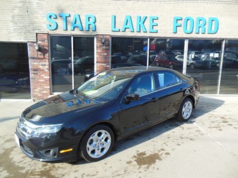 Tuxedo Black Metallic Ford Fusion SE.  Click to enlarge.