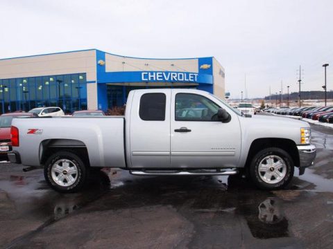Silver Ice Metallic Chevrolet Silverado 1500 LT Extended Cab 4x4.  Click to enlarge.