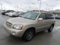 Front 3/4 View of 2005 Toyota Highlander V6 4WD #5 Front 3/4 View of 2005 Toyota Highlander V6 4WD #5