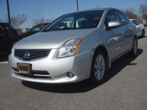 Brilliant Silver Metallic Nissan Sentra 2.0 SL.  Click to enlarge.