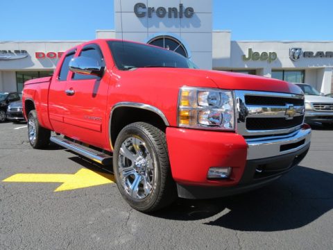 Victory Red Chevrolet Silverado 1500 LT Extended Cab.  Click to enlarge.