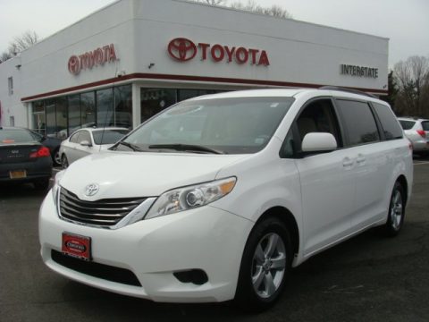 Blizzard White Pearl Toyota Sienna LE.  Click to enlarge.