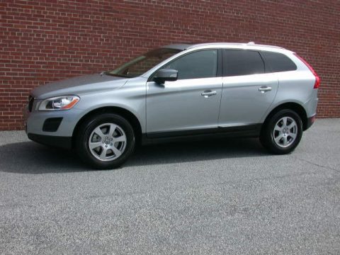 Electric Silver Metallic Volvo XC60 3.2 AWD.  Click to enlarge.