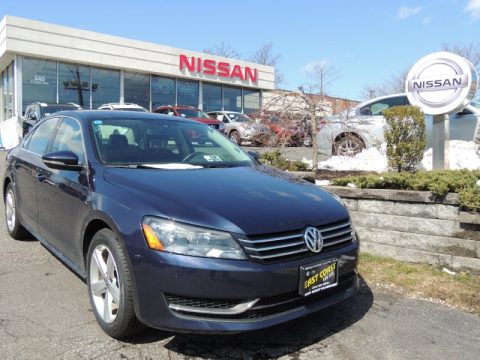 Night Blue Metallic Volkswagen Passat 2.5L SE.  Click to enlarge.