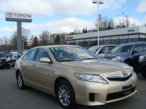 Sandy Beach Metallic Toyota Camry Hybrid.  Click to enlarge.