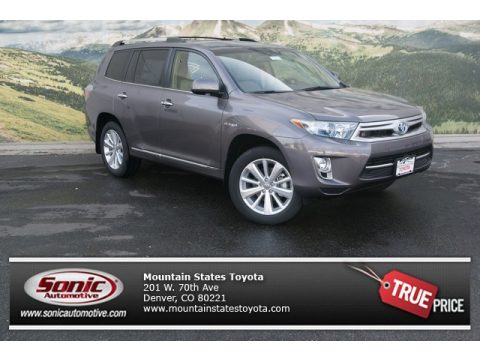 Magnetic Gray Metallic Toyota Highlander Hybrid Limited 4WD.  Click to enlarge.