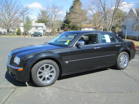 Brilliant Black Crystal Pearl Chrysler 300 C HEMI.  Click to enlarge.