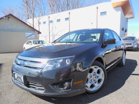 Tuxedo Black Metallic Ford Fusion SE.  Click to enlarge.