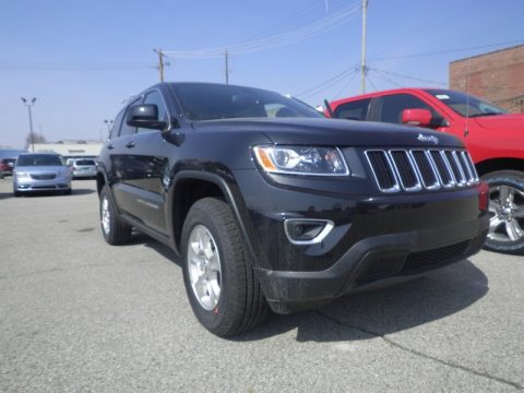 Brilliant Black Crystal Pearl Jeep Grand Cherokee Laredo 4x4.  Click to enlarge.