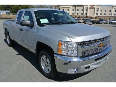 Silver Ice Metallic Chevrolet Silverado 1500 LT Extended Cab 4x4.  Click to enlarge.