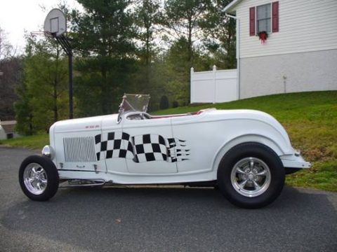 White Ford Roadster .  Click to enlarge.