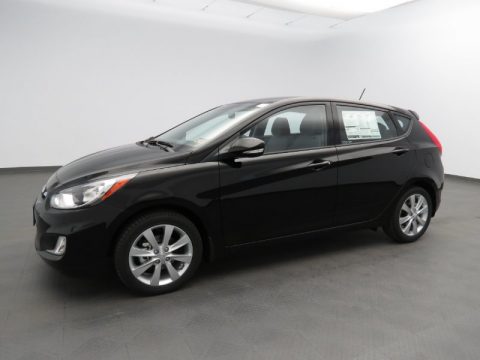Ultra Black Hyundai Accent SE 5 Door.  Click to enlarge.