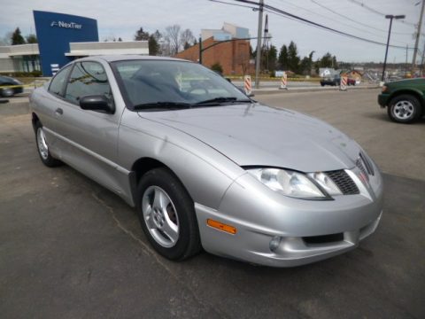 Liquid Silver Metallic Pontiac Sunfire Coupe.  Click to enlarge.