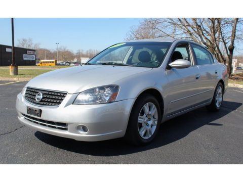 Sheer Silver Metallic Nissan Altima 2.5 S.  Click to enlarge.