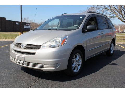 Silver Shadow Pearl Toyota Sienna LE AWD.  Click to enlarge.