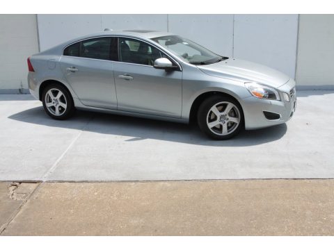 Electric Silver Metallic Volvo S60 T5.  Click to enlarge.
