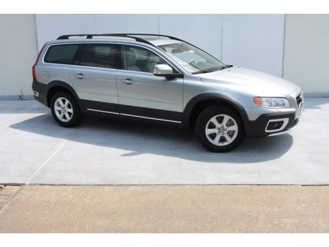 Electric Silver Metallic Volvo XC70 3.2.  Click to enlarge.