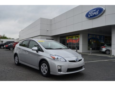 Classic Silver Metallic Toyota Prius Hybrid II.  Click to enlarge.