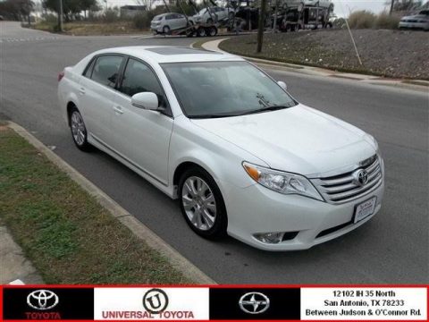 Blizzard White Pearl Toyota Avalon Limited.  Click to enlarge.