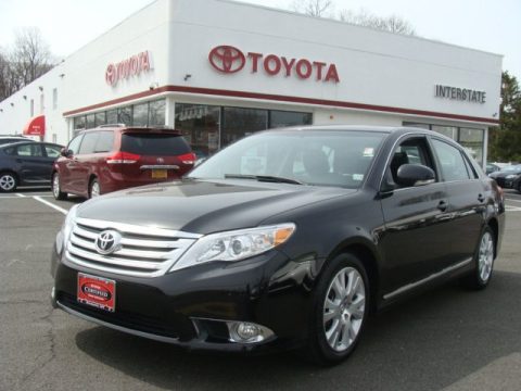Black Toyota Avalon .  Click to enlarge.