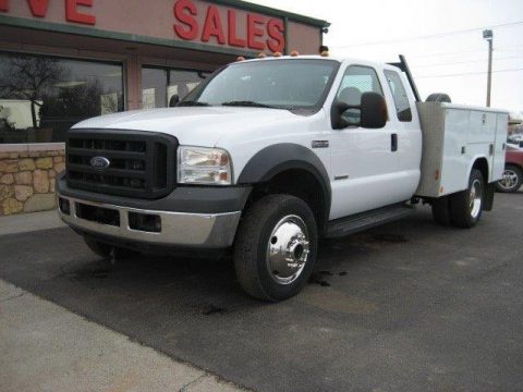 Oxford White Ford F450 Super Duty XL Regular Cab 4x4 Chassis Utility.  Click to enlarge.