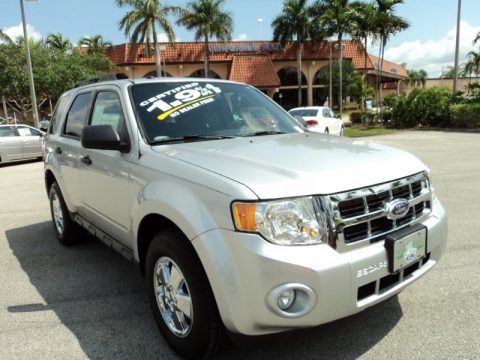 Ingot Silver Metallic Ford Escape XLT.  Click to enlarge.