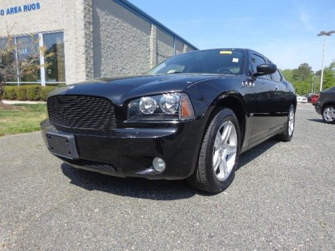 Brilliant Black Crystal Pearl Dodge Charger SE.  Click to enlarge.