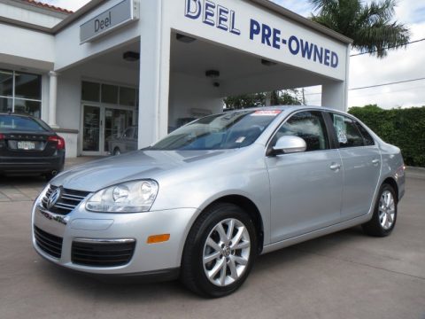 Reflex Silver Metallic Volkswagen Jetta SE Sedan.  Click to enlarge.