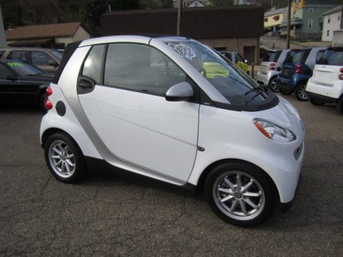 Crystal White Smart fortwo passion cabriolet.  Click to enlarge.