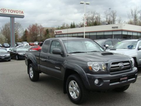Magnetic Gray Metallic Toyota Tacoma V6 SR5 TRD Sport Access Cab 4x4.  Click to enlarge.