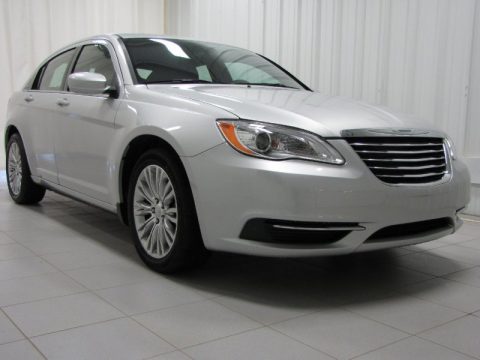 Bright Silver Metallic Chrysler 200 LX Sedan.  Click to enlarge.