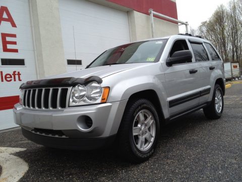 Bright Silver Metallic Jeep Grand Cherokee Laredo 4x4.  Click to enlarge.