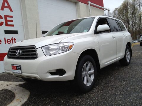Blizzard White Pearl Toyota Highlander V6 4WD.  Click to enlarge.
