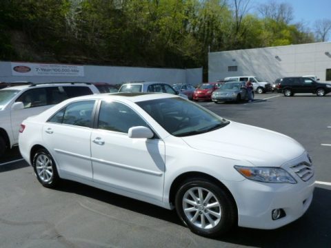 Super White Toyota Camry XLE.  Click to enlarge.