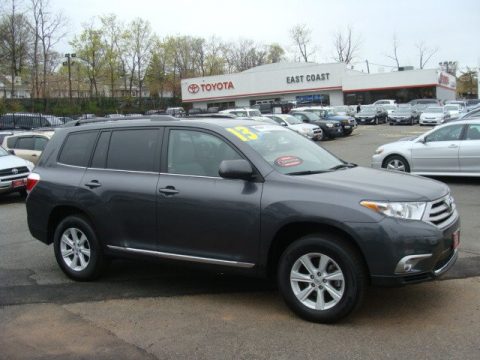 Magnetic Gray Metallic Toyota Highlander SE 4WD.  Click to enlarge.