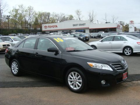 Black Toyota Camry XLE.  Click to enlarge.