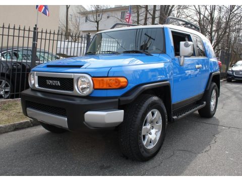 Voodoo Blue Toyota FJ Cruiser 4WD.  Click to enlarge.