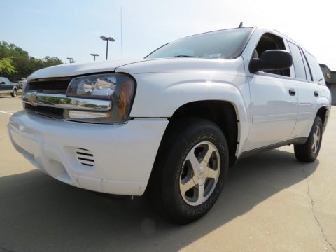 Summit White Chevrolet TrailBlazer LS 4x4.  Click to enlarge.
